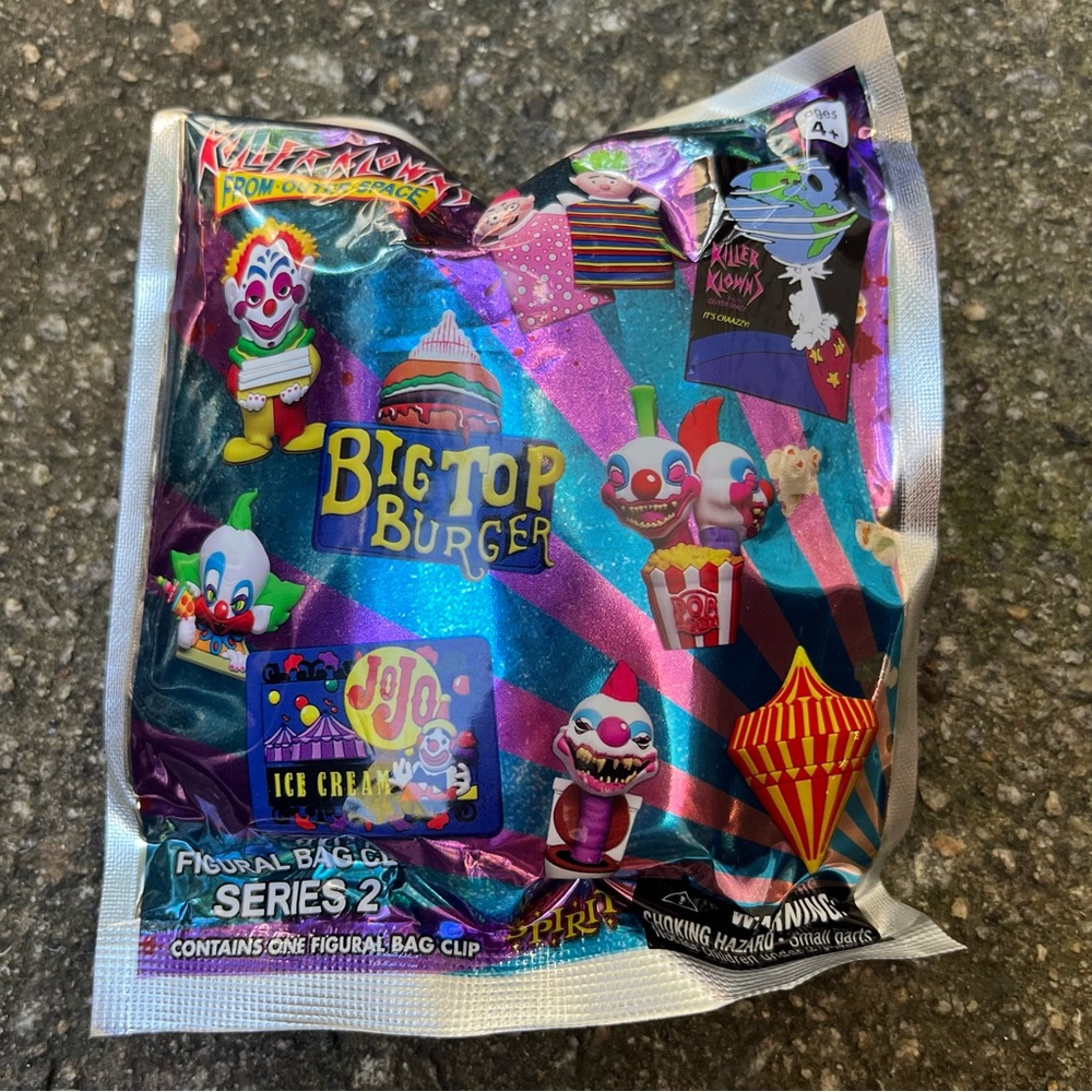 Killer Klowns outer space blind bag figural keychain new unopened sealed